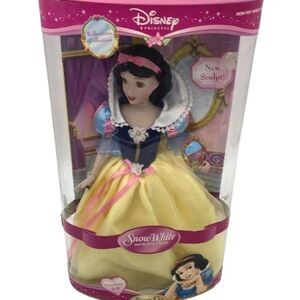 Disney Princess Snow White Porcelain Doll Brass Key Reflections 2006 12 inch
